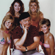 Imagen para el artículo titulado El origen de la famosa canción de Benny Hill que convierte cualquier persecución en una comedia